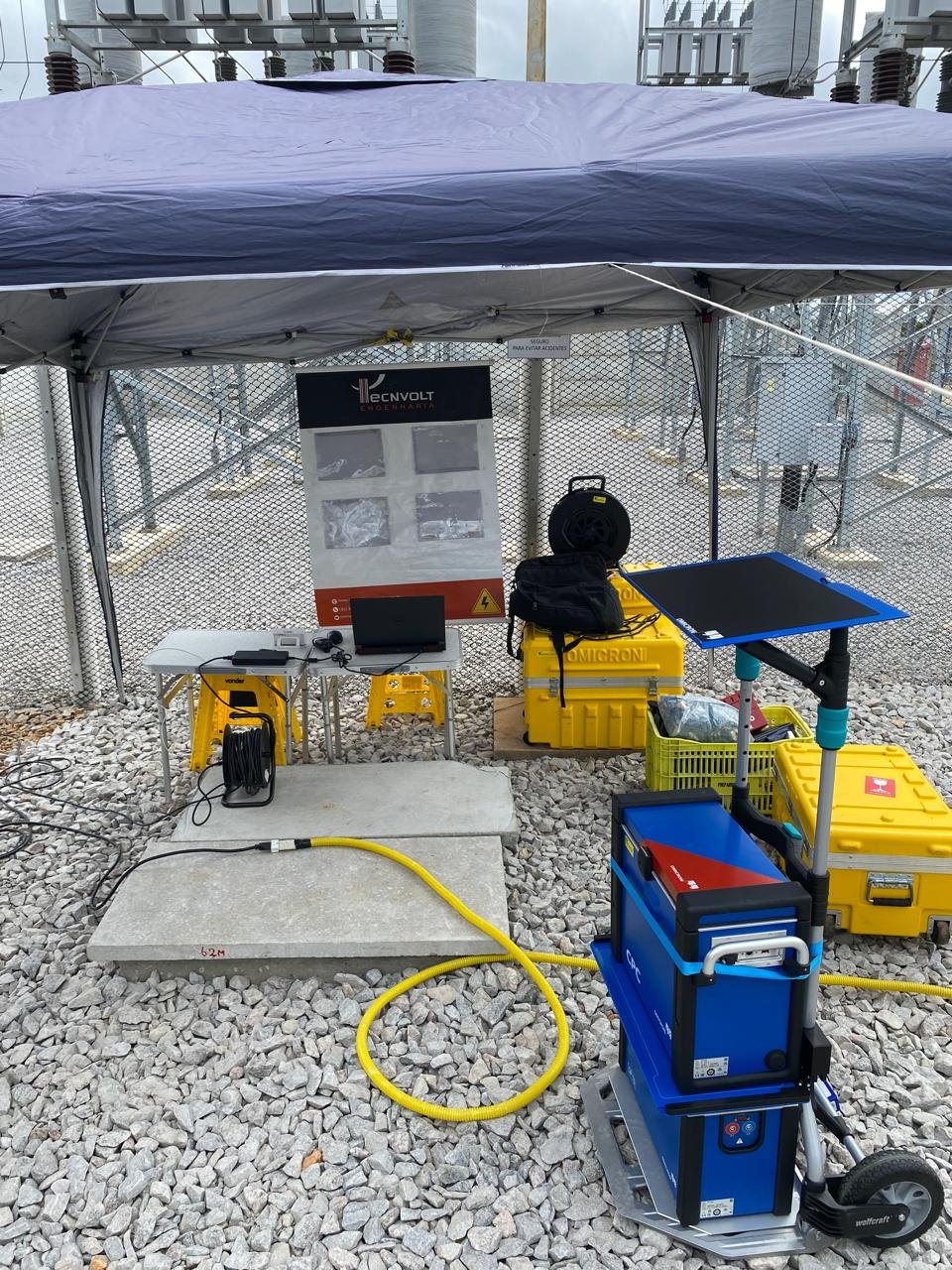 Tecnvolt technician performing field electrical measurements - predictive maintenance program