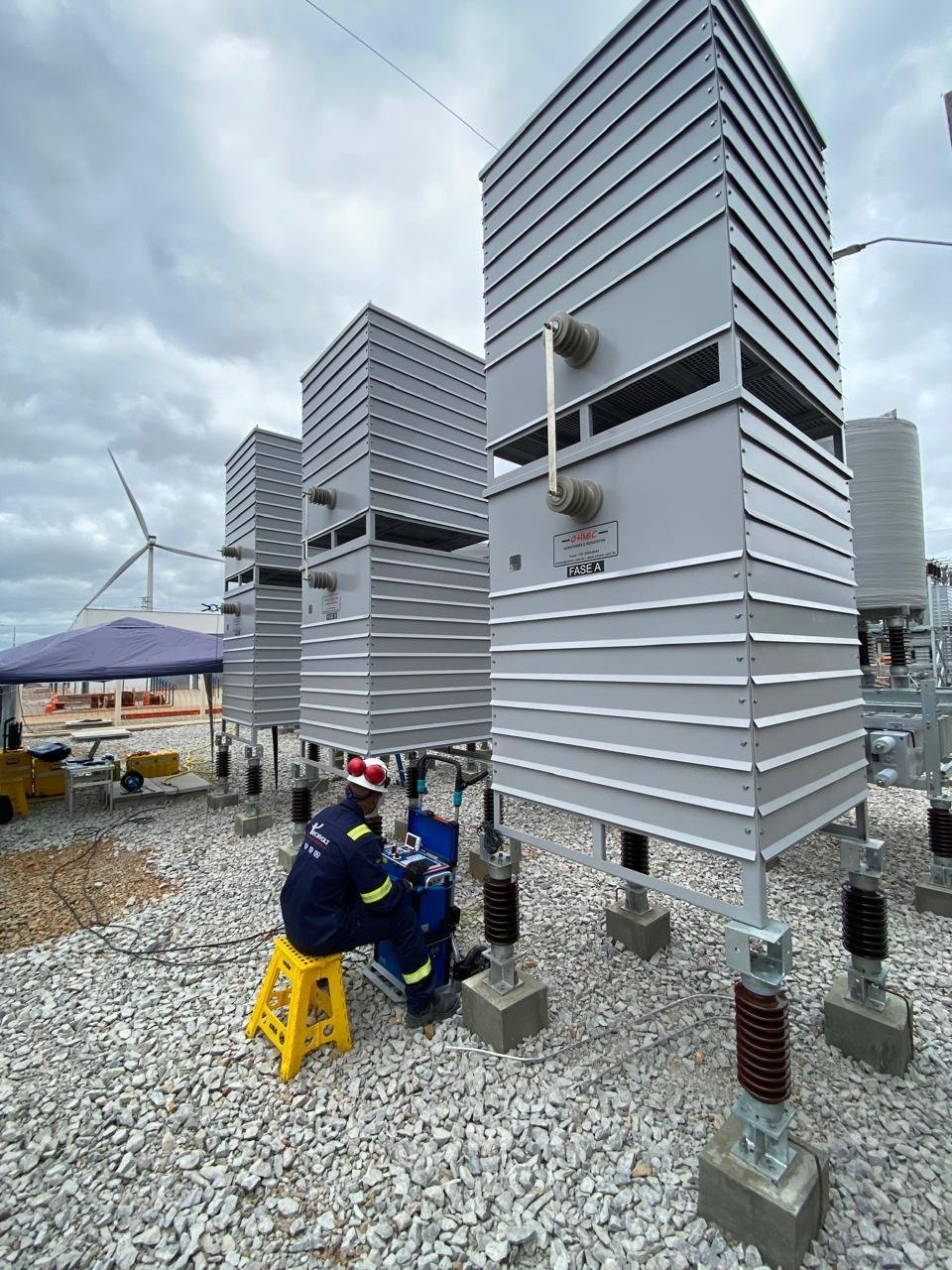 Primary injection testing on shunt reactors with OMICRON CPC 100 - Tecnvolt field crew